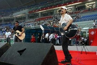 揭秘现代军事训练:真实野战直播背后的故事